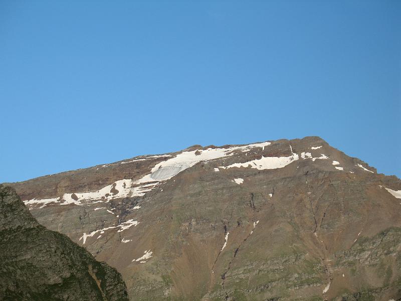 20080726_adula_michi 021.jpg - Small glacier on Cima Rossa. How long can it last?
